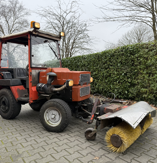 Hako 3800D Hydrostat mit hydraulischer Kehrbürste