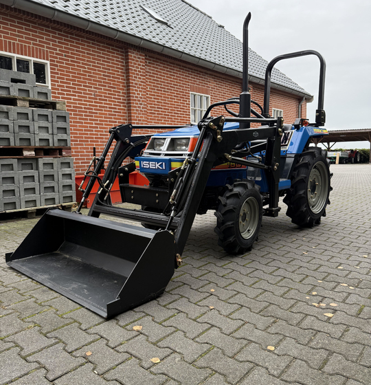 Iseki TU160 mit Frontlader ab 125 € pro Monat.