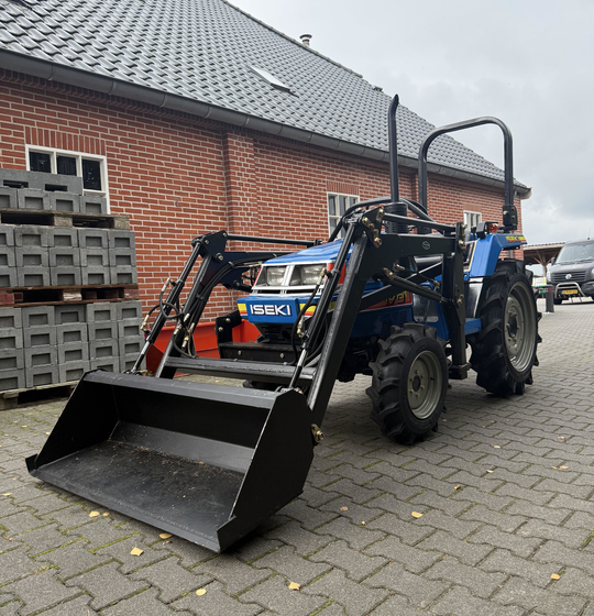 Iseki TU170 mit Frontlader ab 125€ pro Monat.