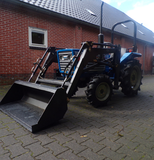 Iseki TU1700 mit Frontlader ab 125 € pro Monat.