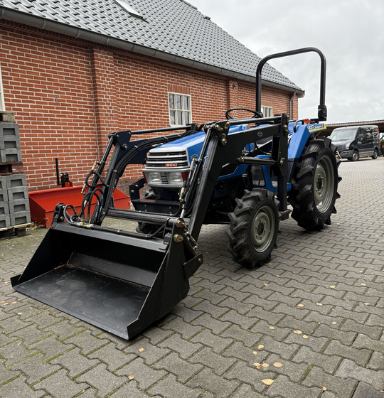 Iseki TU237 mit Frontlader ab 149 € pro Monat.
