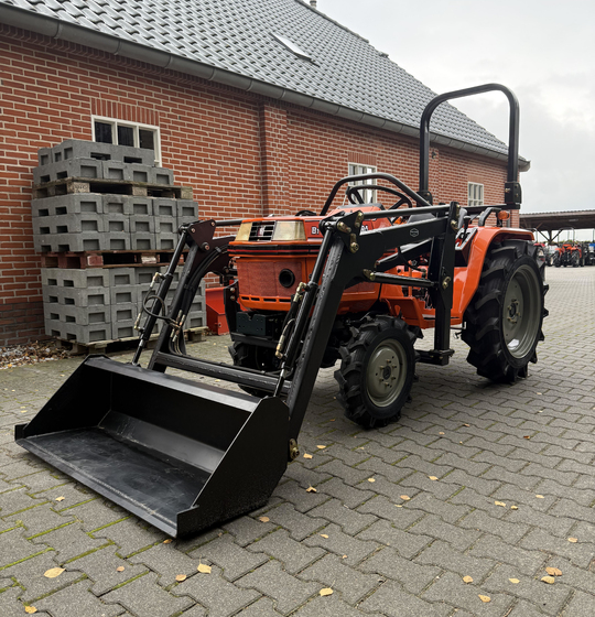 Kubota B1-17 mit Frontlader ab 125 € pro Monat.