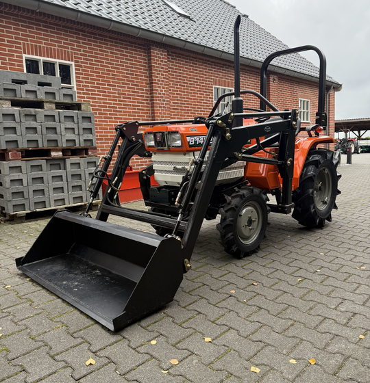 Kubota B1402DT mit Frontlader ab 125 € pro Monat.