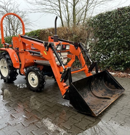 Kubota B1502DT mit Frontlader