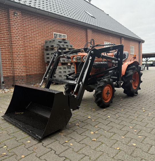 Angebot Kubota B7001 mit Frondlader