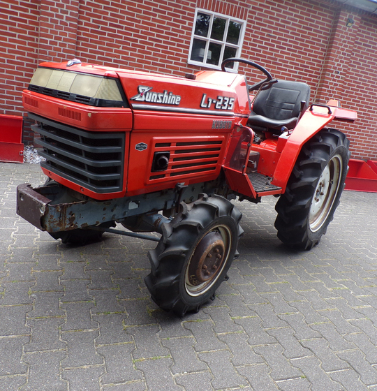 Kubota L1-235