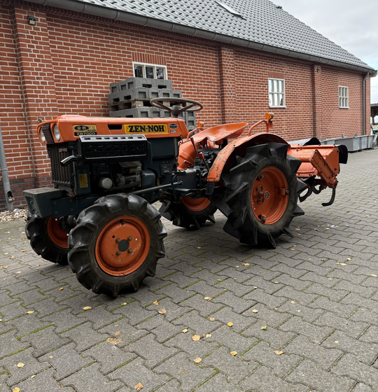 Kubota ZB7000 mit Fräse