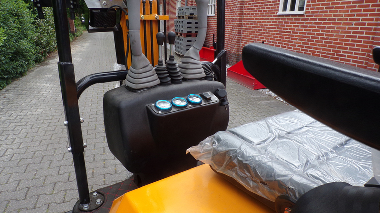 Minibagger K008