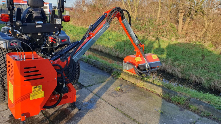 Kraffter Auslegemulcher 270 mit Schlegelmähkorb 80 cm