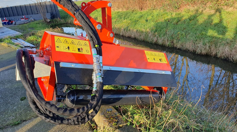 Kraffter Auslegemulcher 270 mit Schlegelmähkorb 80 cm