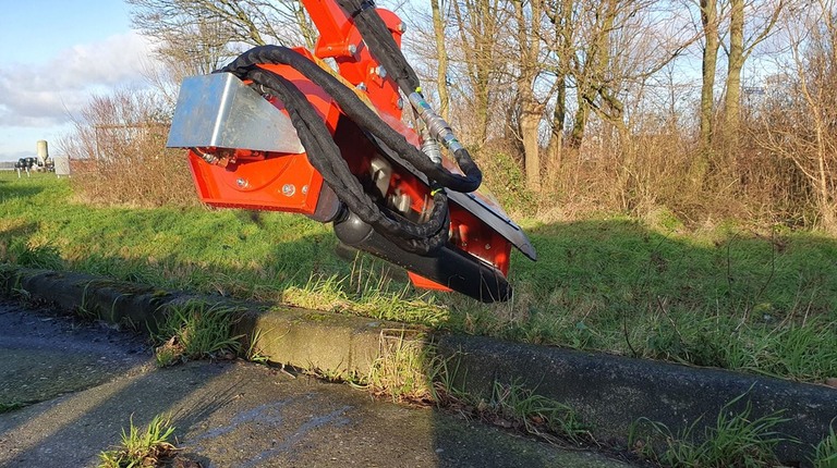 Kraffter Auslegemulcher 270 mit Schlegelmähkorb 80 cm