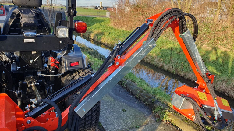 Kraffter Auslegemulcher 270 mit Schlegelmähkorb 80 cm