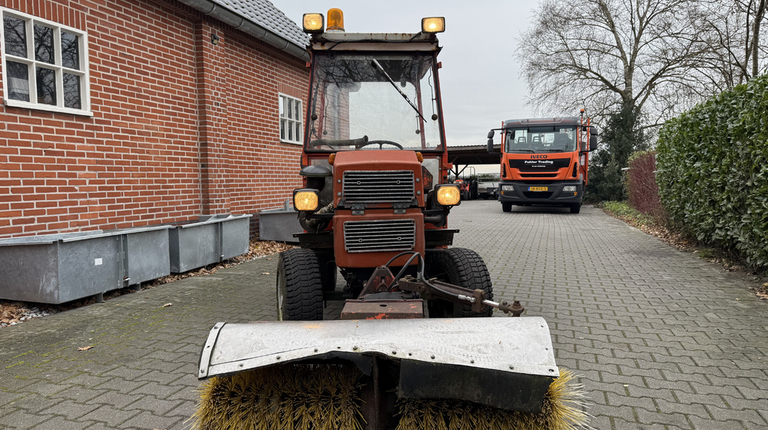 Hako 3800D Hydrostat mit hydraulischer Kehrbürste