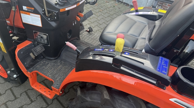 Hinomoto HM3020 mit Frontlader