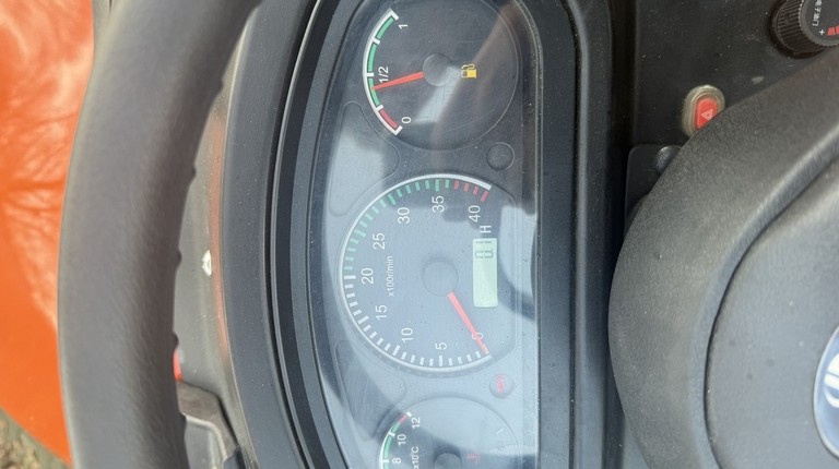 Hinomoto HM3020 mit Frontlader