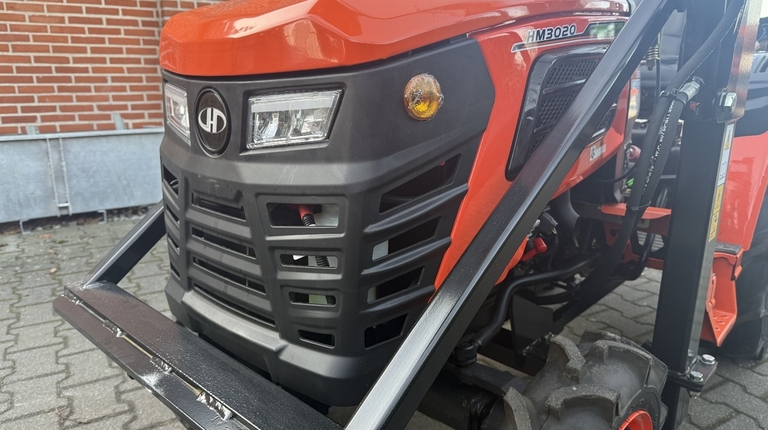 Hinomoto HM3020 mit Frontlader