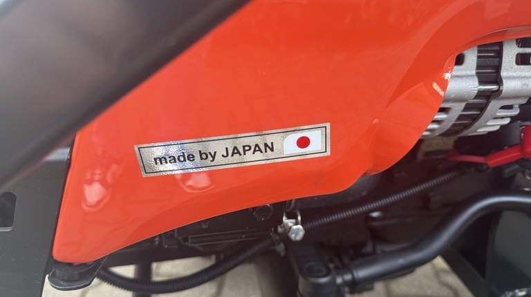 Hinomoto HM3020 mit Frontlader