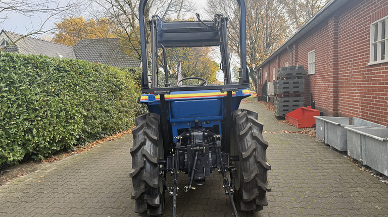 Iseki TU200 mit Frontlader ab 125€ pro Monat.