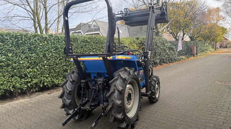 Iseki TU200 mit Frontlader ab 125€ pro Monat.