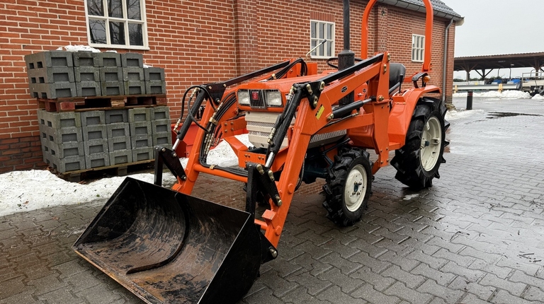 Kubota B1502DT mit Frontlader