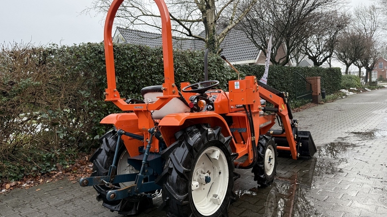 Kubota B1502DT mit Frontlader