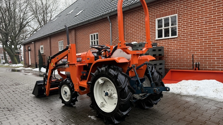 Kubota B1502DT mit Frontlader