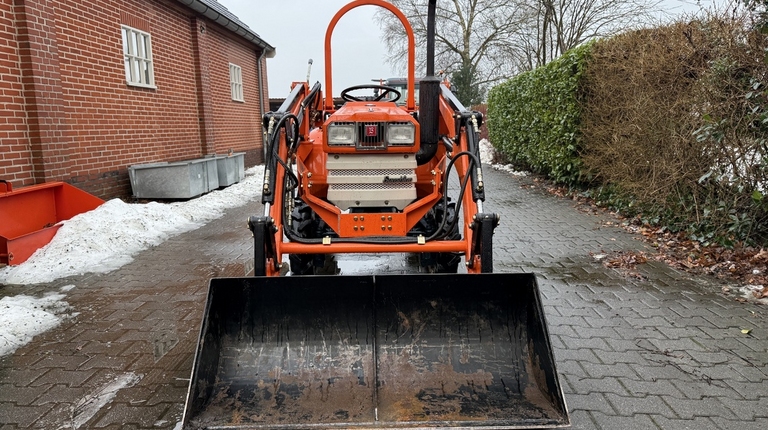 Kubota B1502DT mit Frontlader