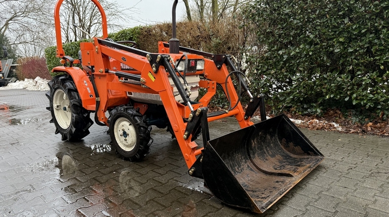 Kubota B1502DT mit Frontlader