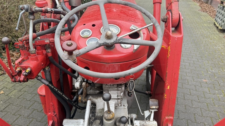Massey Ferguson 65 mit Frontlader