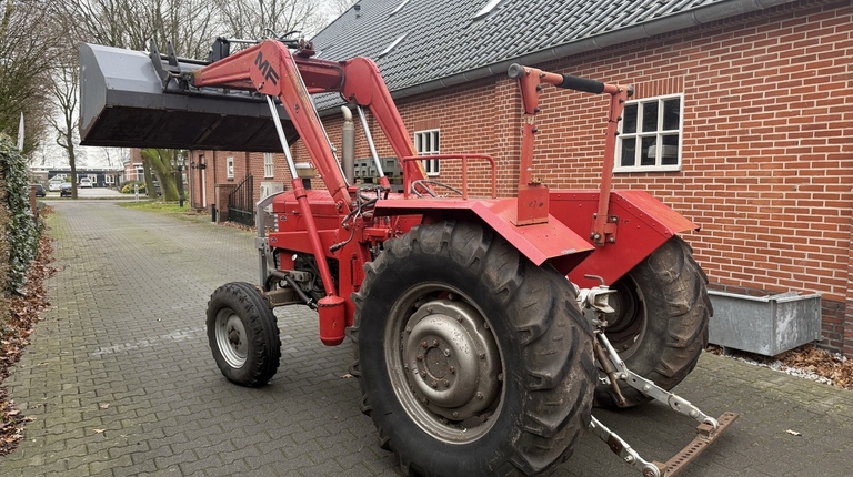 Massey Ferguson 65 mit Frontlader