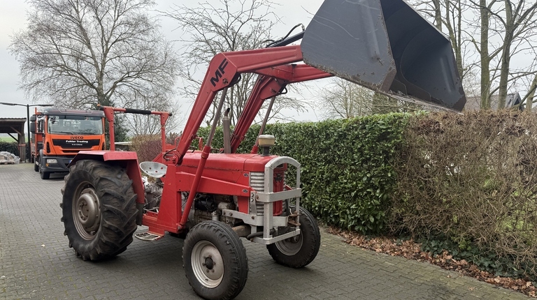 Massey Ferguson 65 mit Frontlader