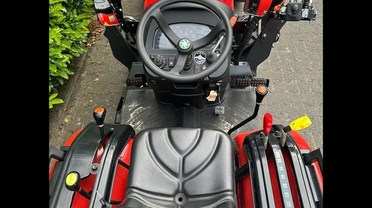 Fieldtrac 929EGT, mit Frontlader und Krokodilschaufel ab 270€ pro Monat.