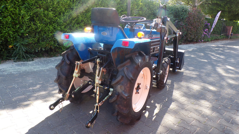 Iseki TU1500 mit Frontlader
