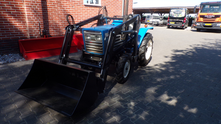 Iseki TU1500 mit Frontlader
