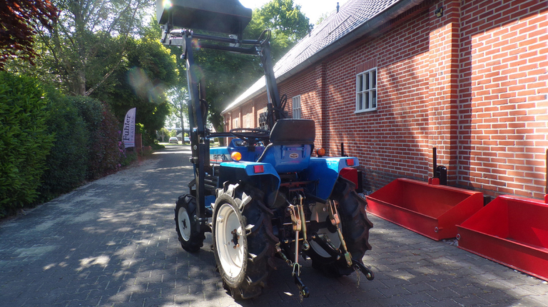 Iseki TU1500 mit Frontlader