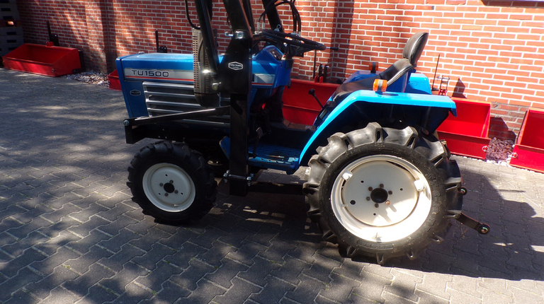Iseki TU1500 mit Frontlader