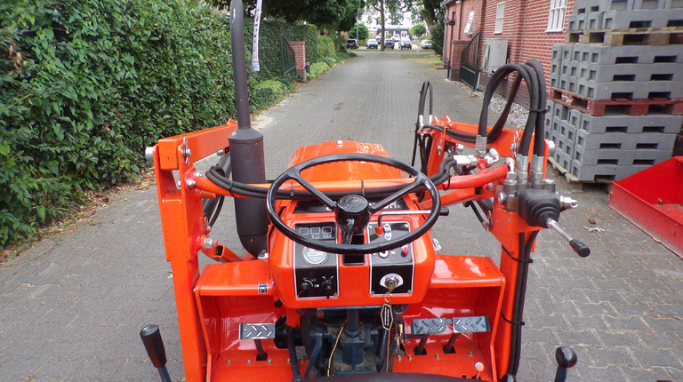 Kubota B1502DT mit Frontlader ab 90€ pro Monat.