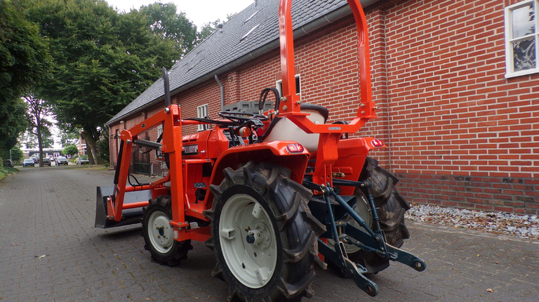 Kubota B1502DT mit Frontlader ab 90€ pro Monat.