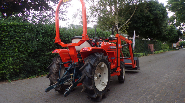 Kubota B1502DT mit Frontlader ab 90€ pro Monat.