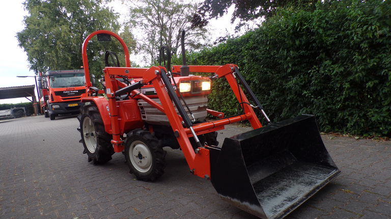 Kubota B1502DT mit Frontlader ab 90€ pro Monat.