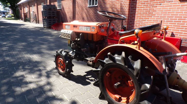Kubota B5000