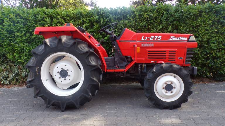 Kubota L1-275