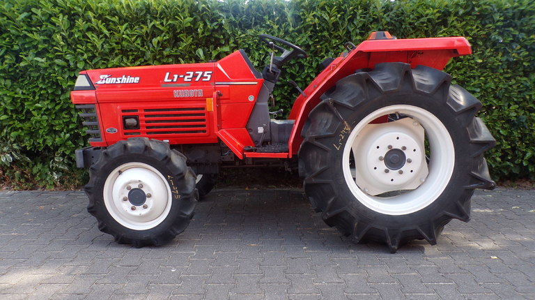 Kubota L1-275