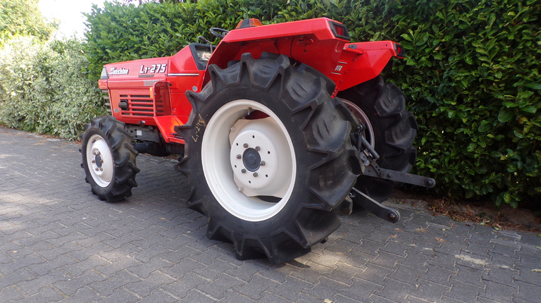Kubota L1-275