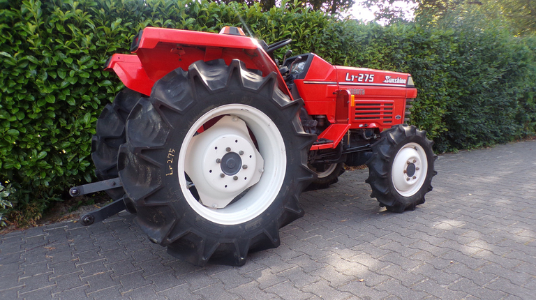 Kubota L1-275