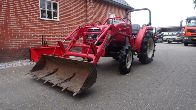 Mitsubishi MT245 mit Frontlader, ab 105€ pro Monat