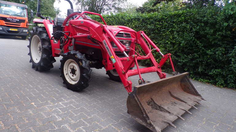 Mitsubishi MT245 mit Frontlader, ab 105€ pro Monat