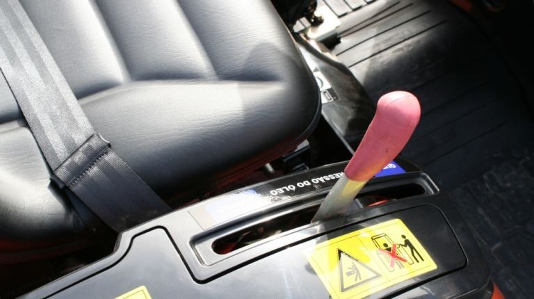 Hinomoto HM3025 mit Frontlader