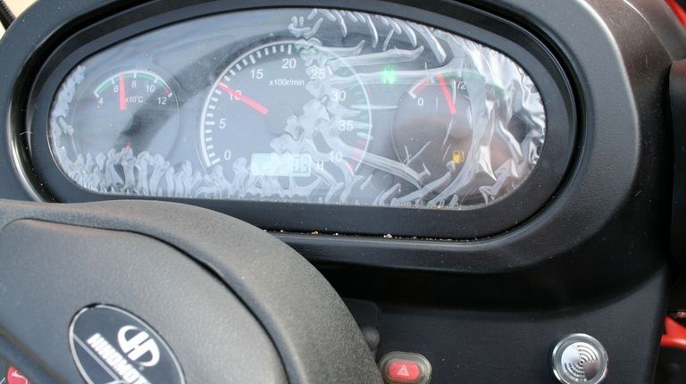 Hinomoto HM3025 mit Frontlader