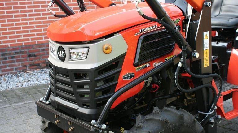 Hinomoto HM3025 mit Frontlader